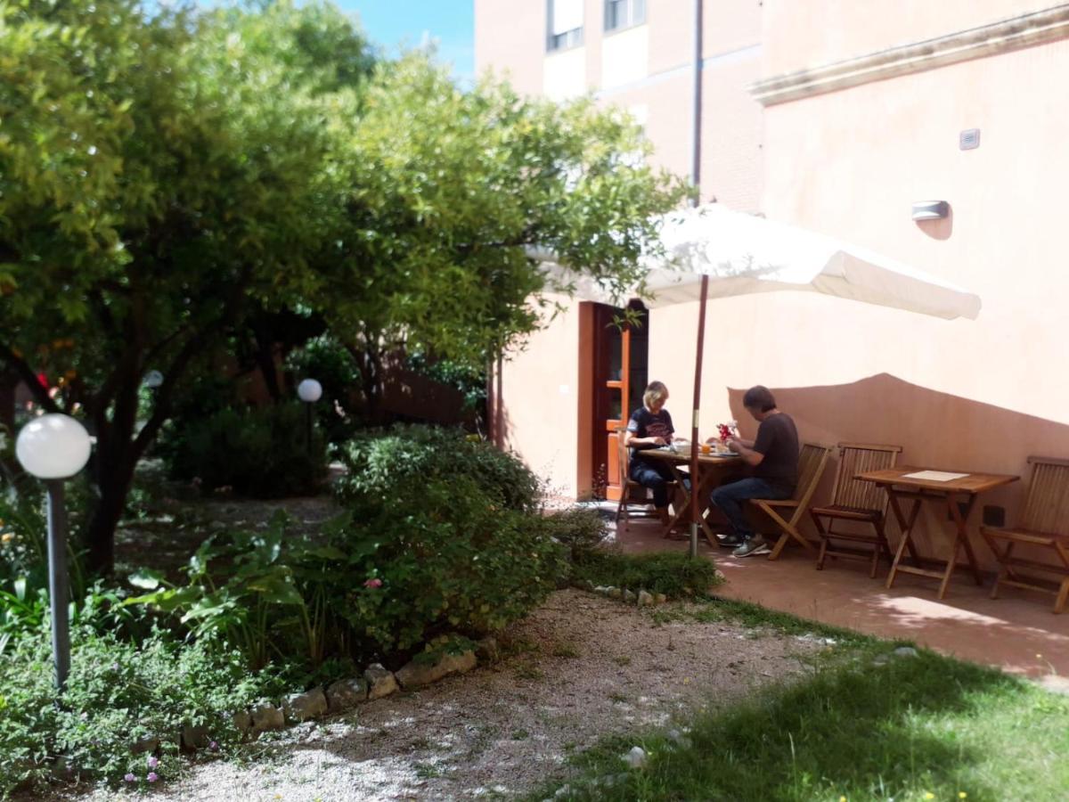 Oasi Ottocento Bed & Breakfast Quartu SantʼElena Eksteriør bilde