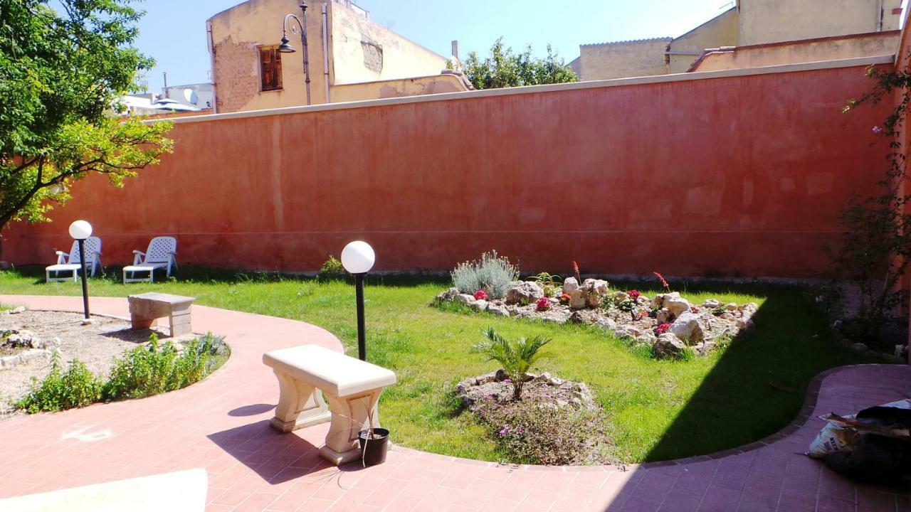 Oasi Ottocento Bed & Breakfast Quartu SantʼElena Eksteriør bilde