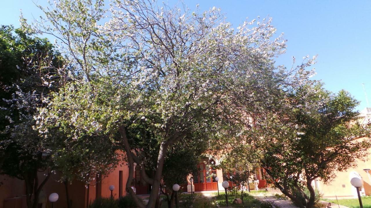 Oasi Ottocento Bed & Breakfast Quartu SantʼElena Eksteriør bilde